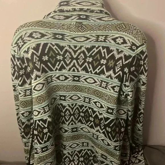 Billabong size small Aztec design sweater cardigan - Picture 4 of 5